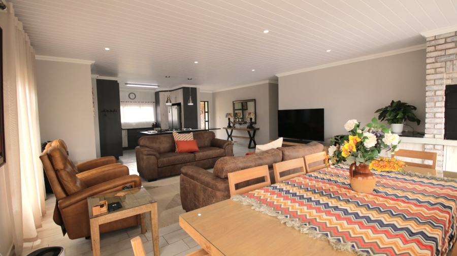 5 Bedroom Property for Sale in Dana Bay Western Cape